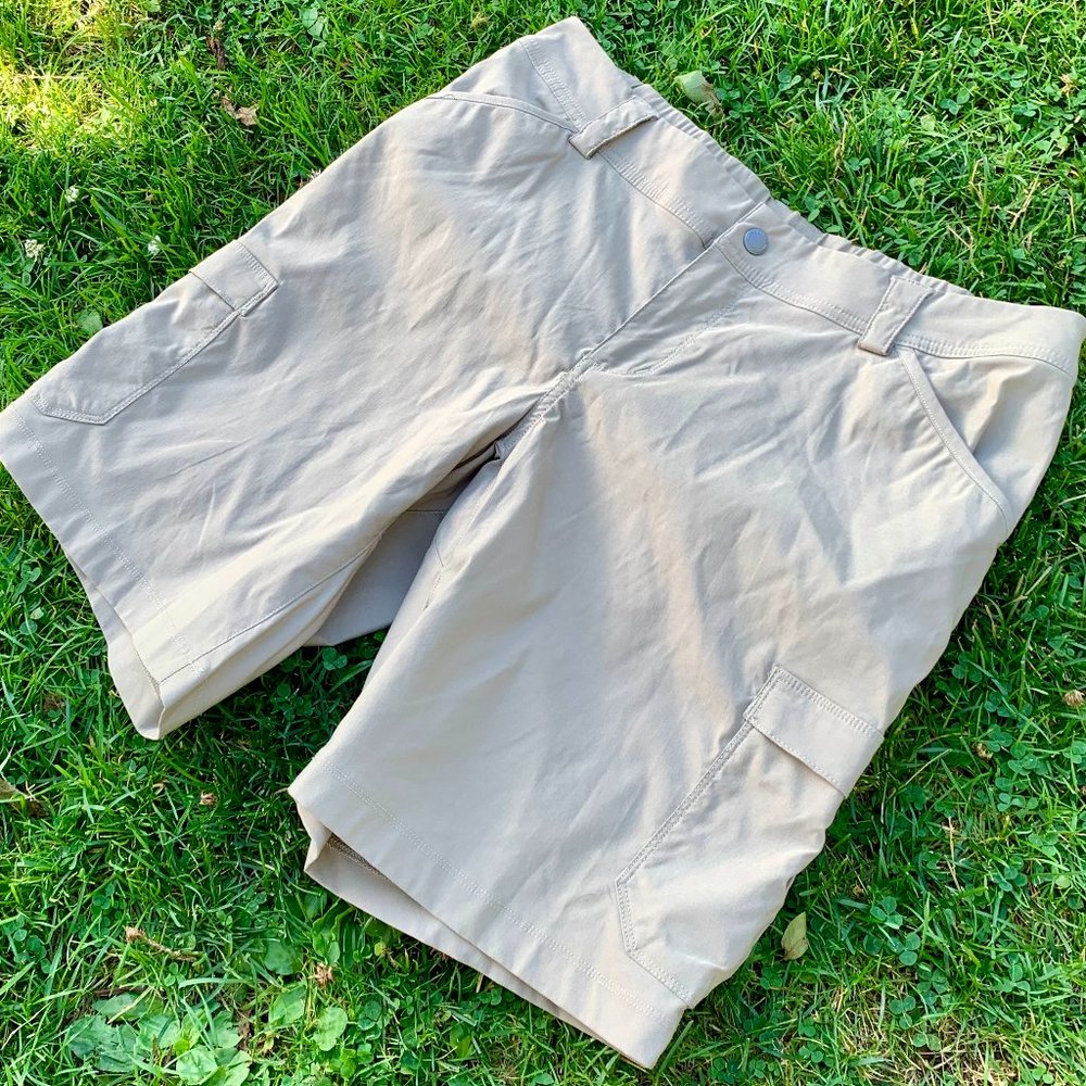 "Duluth Trading Post" tan cargo shorts, 12, NWOT